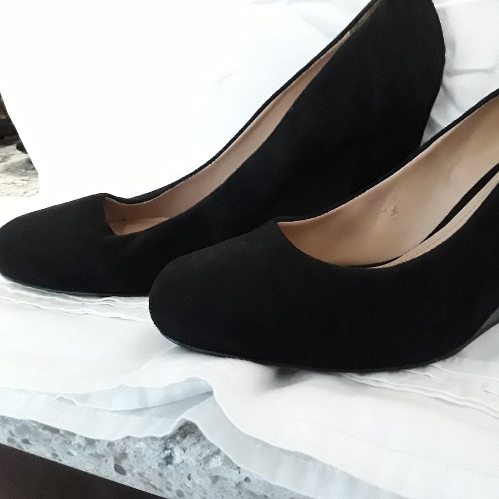 Report: black wedges
